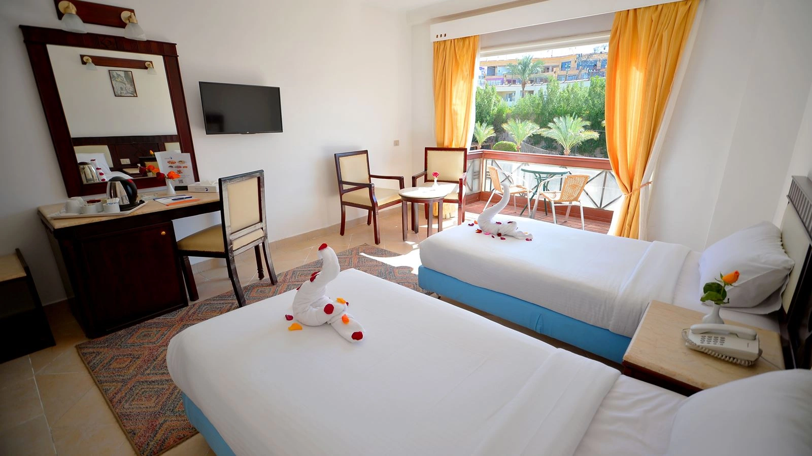 rooms-standard-room--standard-poolview