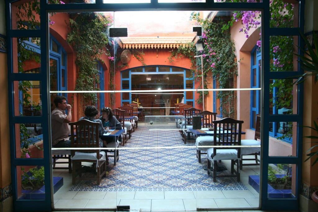 restaurants-restaurants