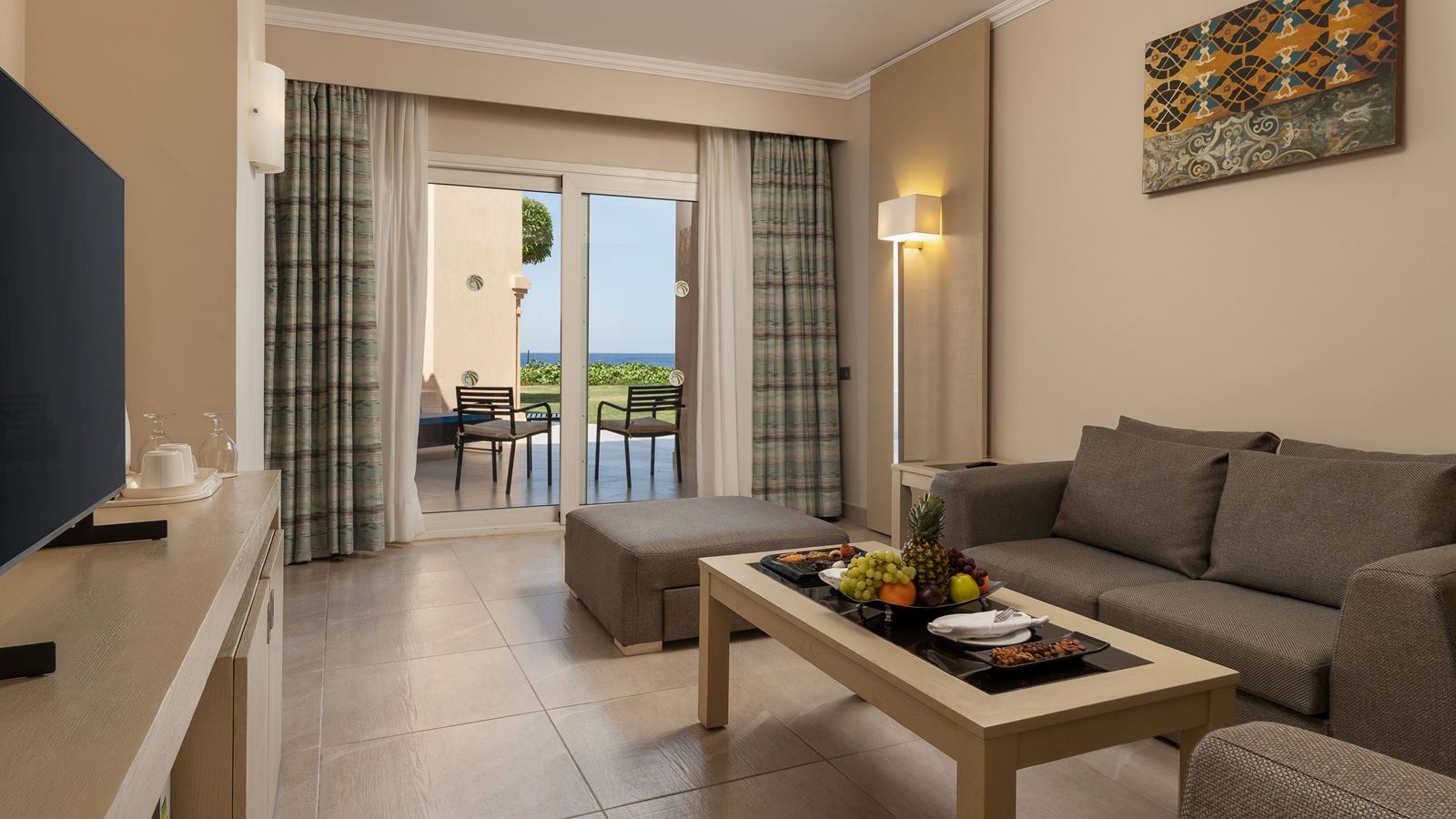 rooms-junior-suite-poolsea-view