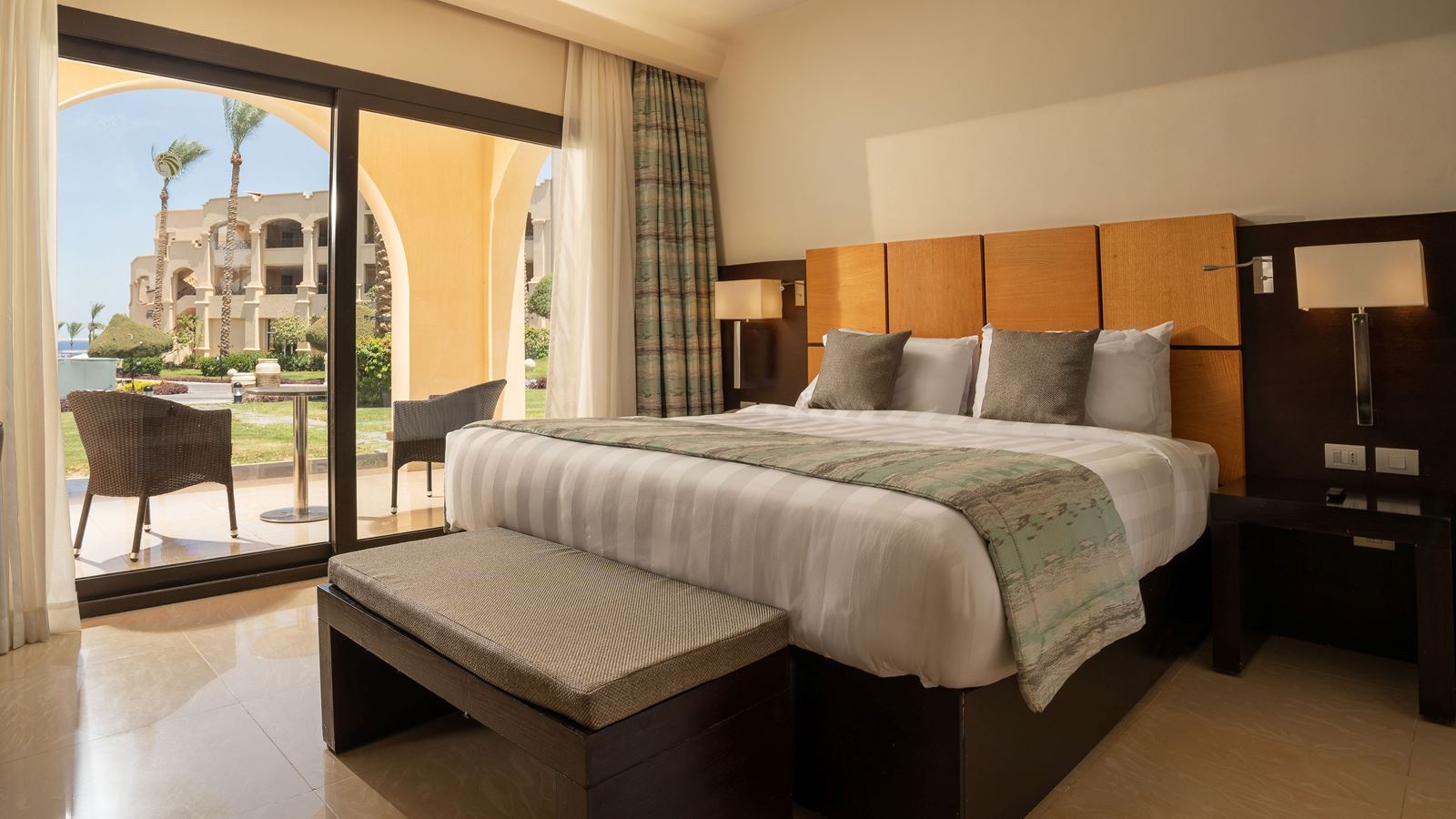 rooms-family-appartament-pool-view