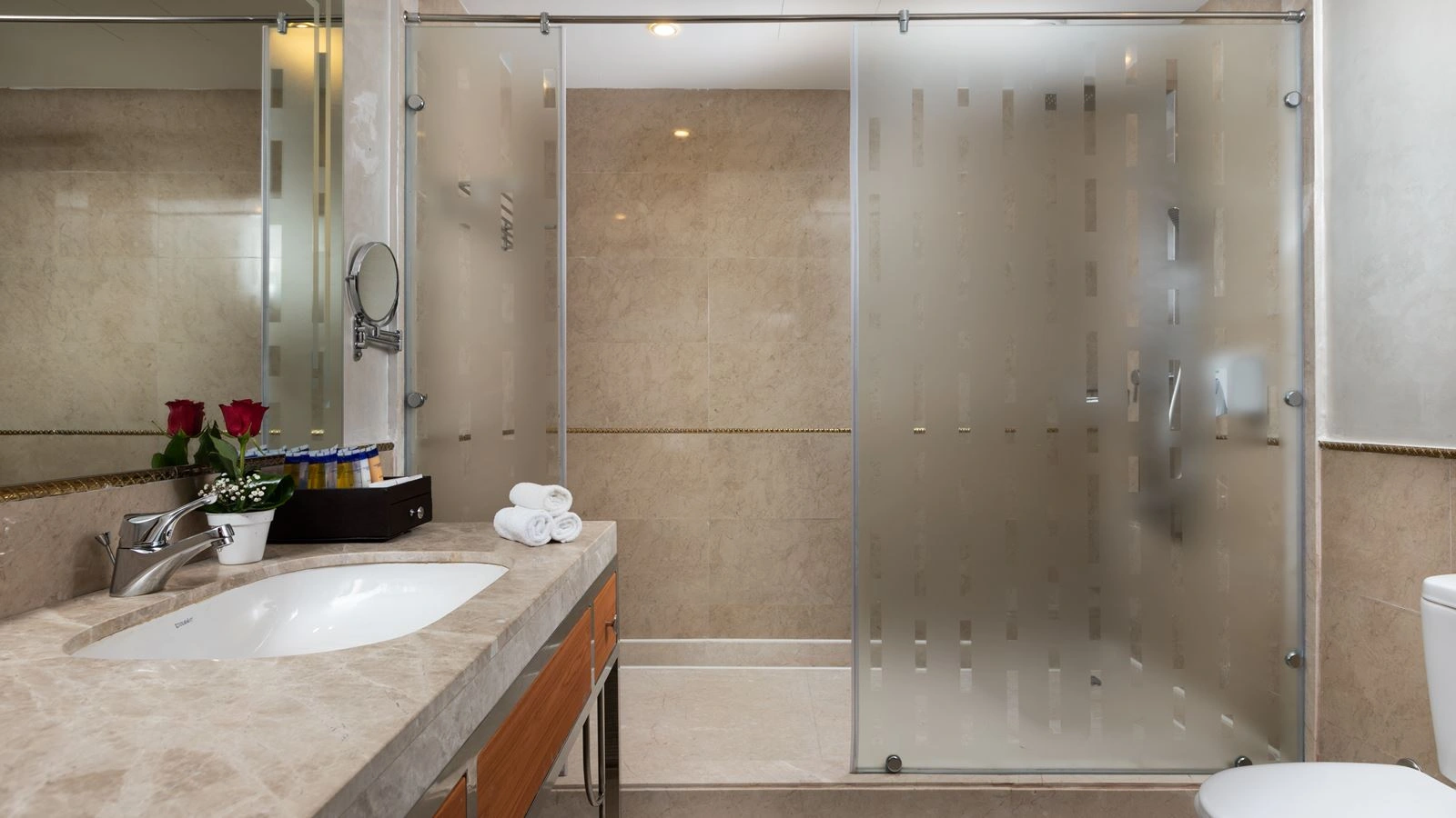 rooms-standard-room-pool-view