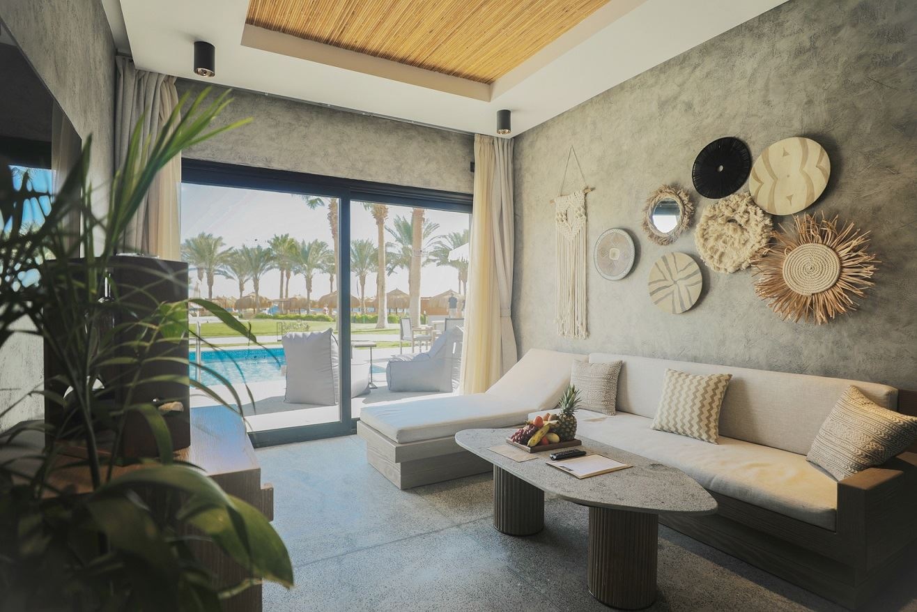 rooms-executive-pool-suite-partial-sea-view