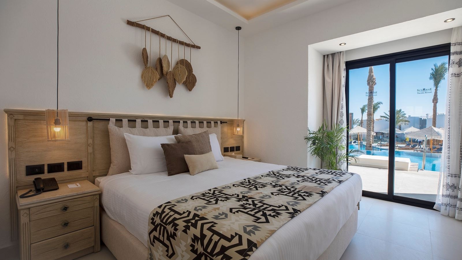 rooms-junior-swim-up-suite