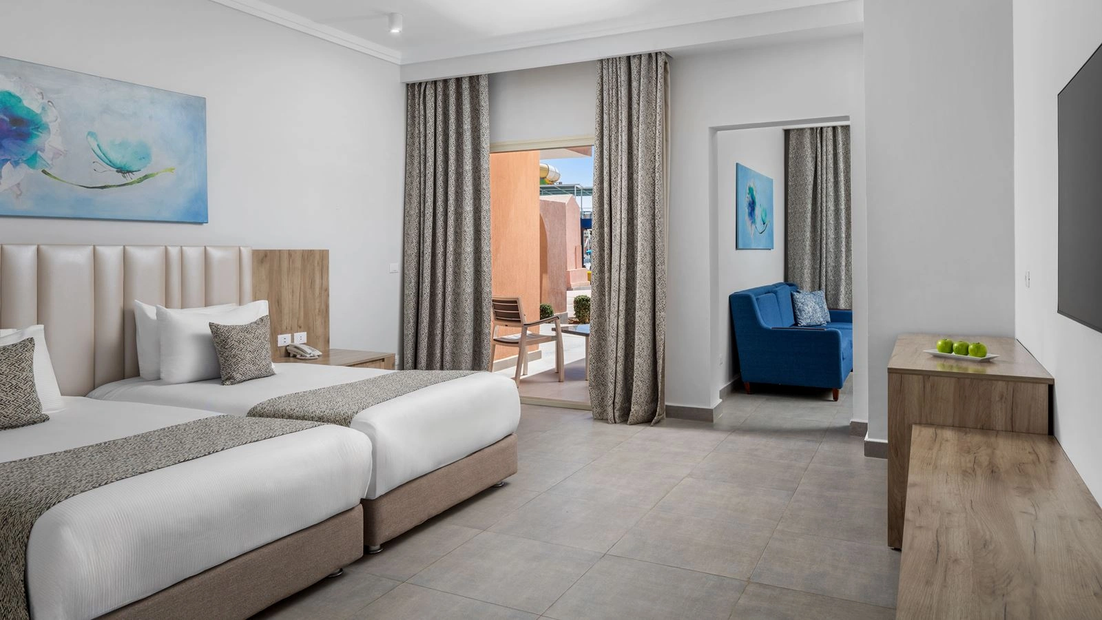 rooms-premium-family-room-pool-view