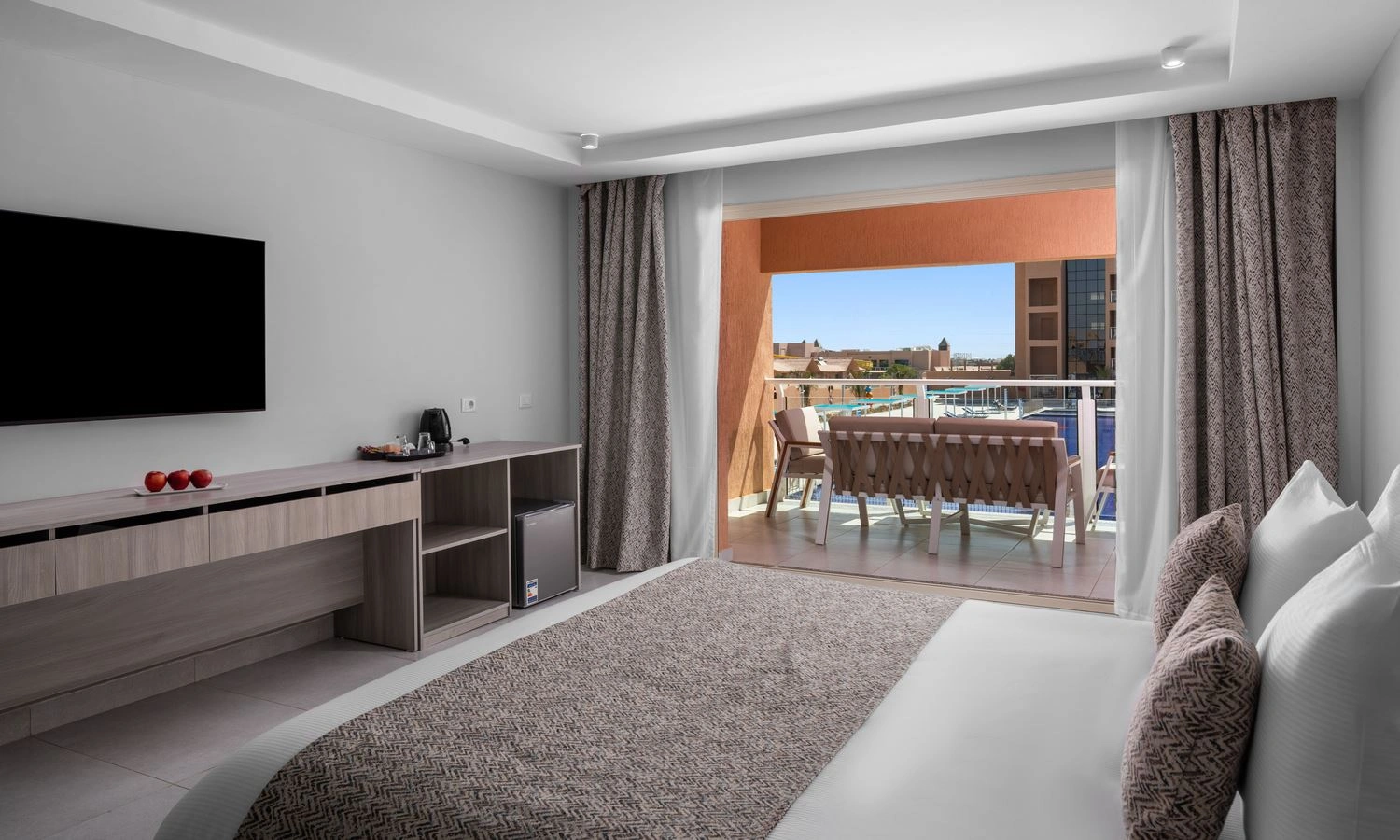 rooms-duplex-pool-view-+14-years