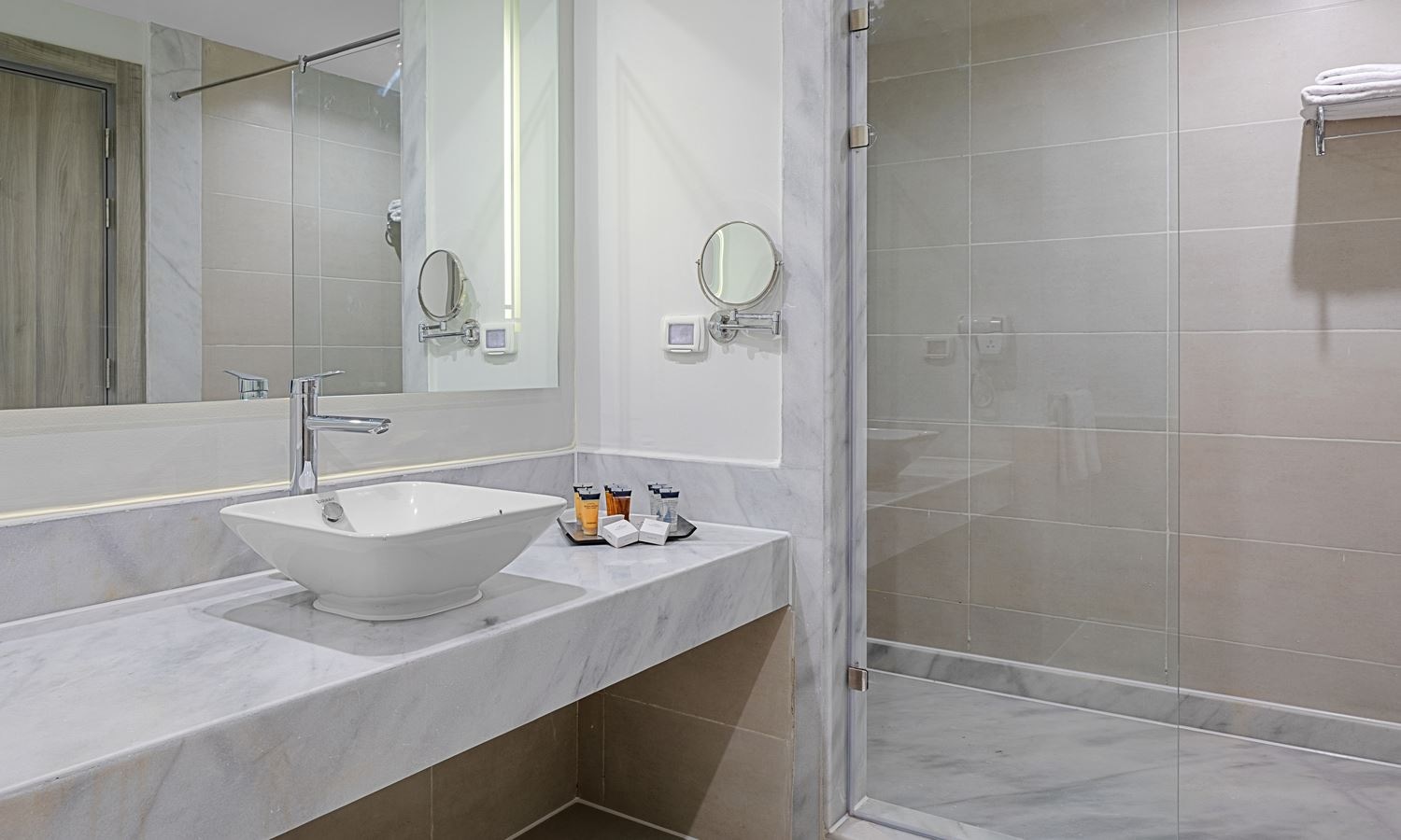 rooms-duplex-pool-view-+14-years