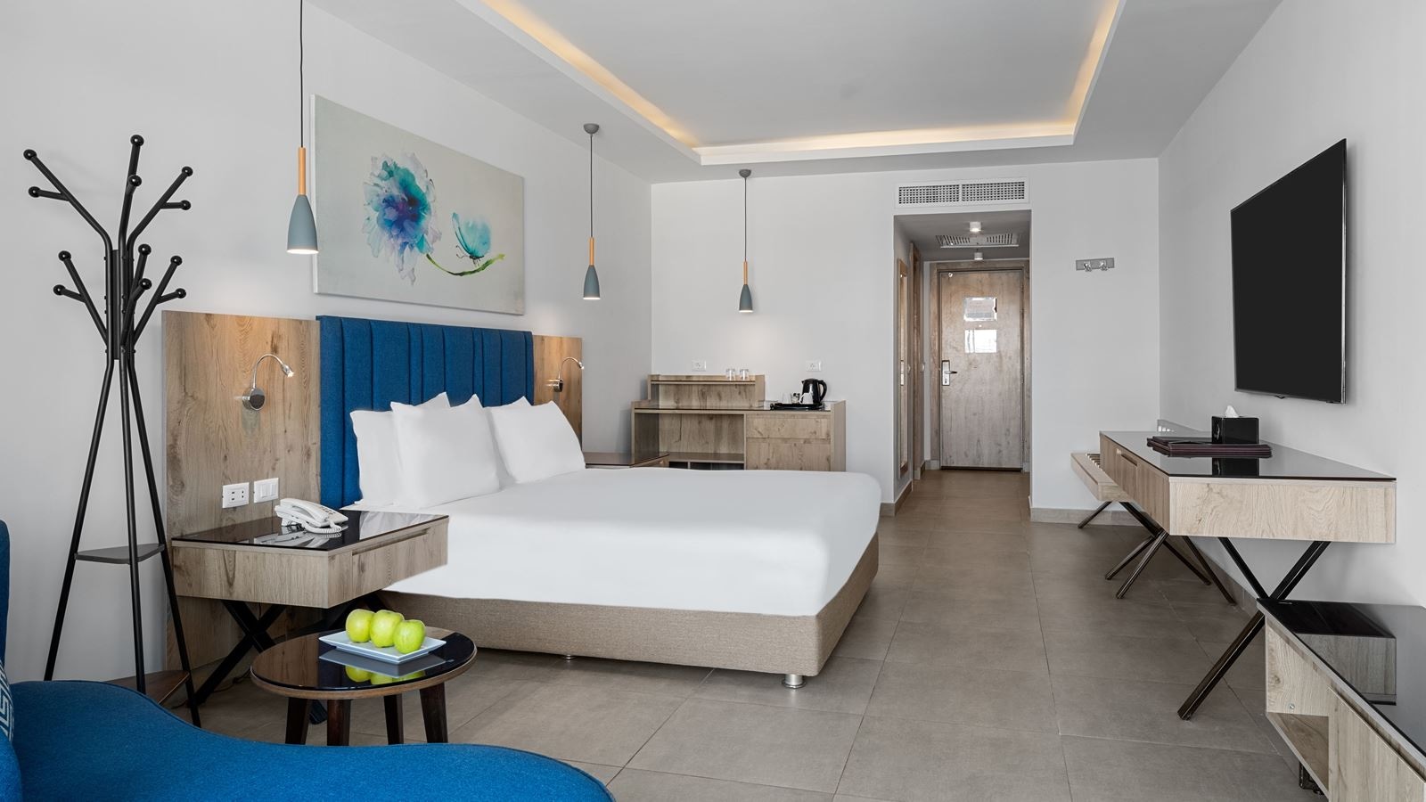 rooms-deluxe-room-pool-view