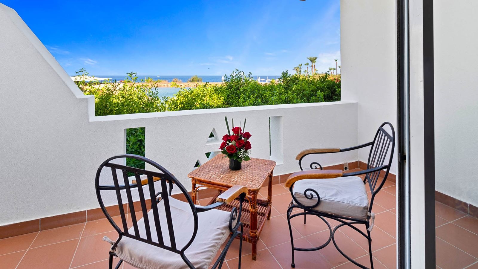 rooms-kings-lakesea-view-gym-free