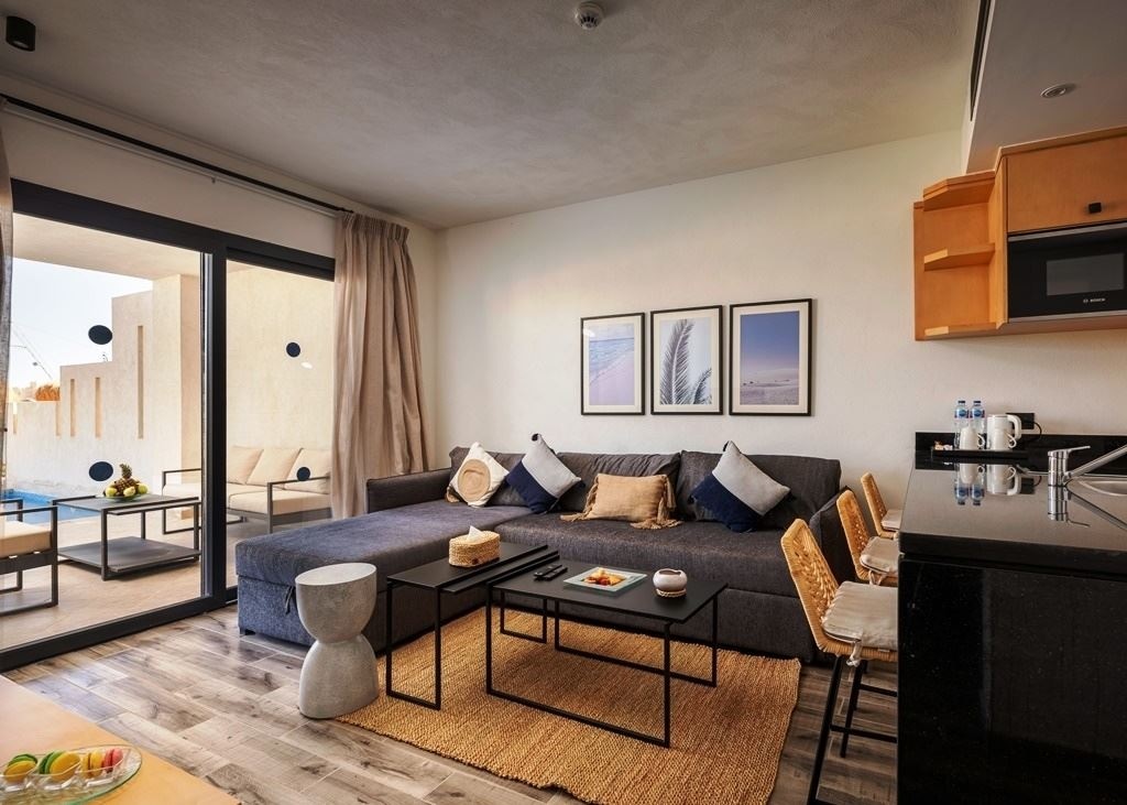 rooms-executive-suite-lagoon-view-with-plunge-pool