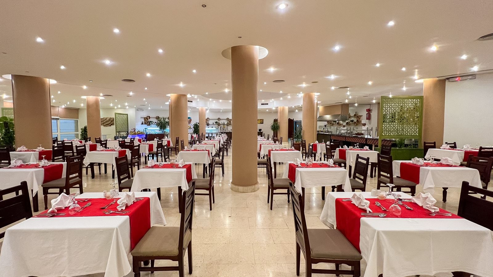 restaurants-la-luna-restaurant