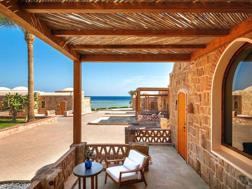 rooms-premium-room-partial-sea-view