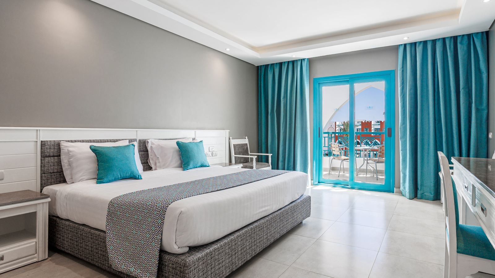 rooms-deluxe-room-garden-pool-sea-view