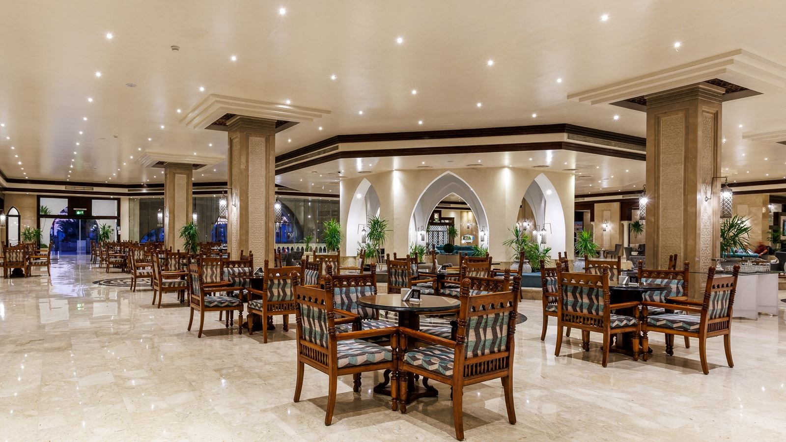 restaurants-sun-ray-lobby-bar