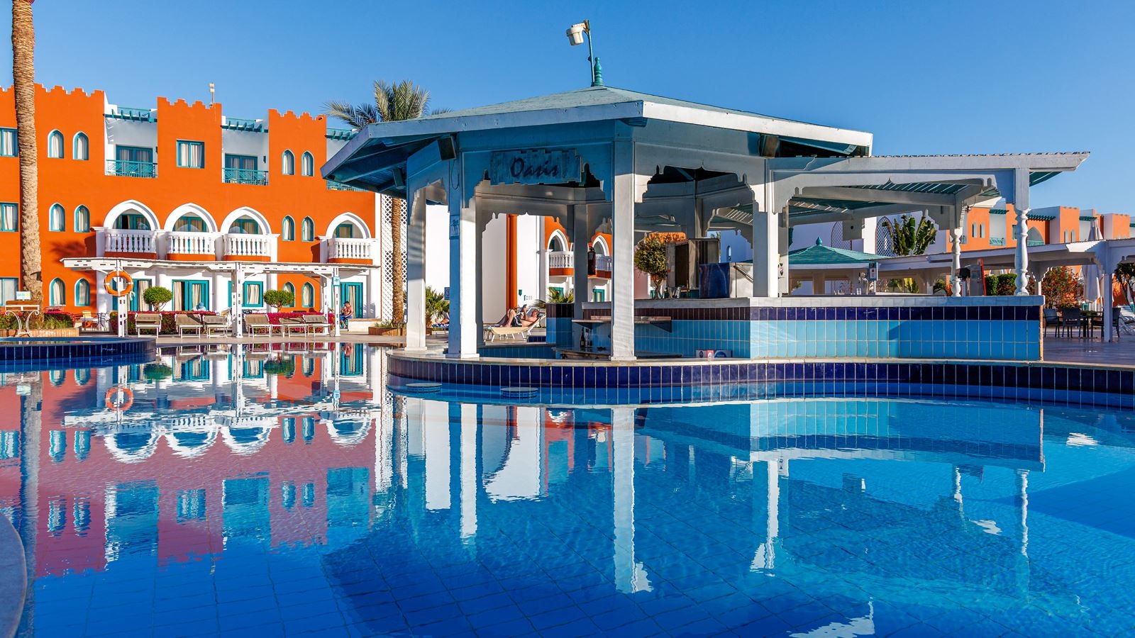 bars-oasis-pool-bar