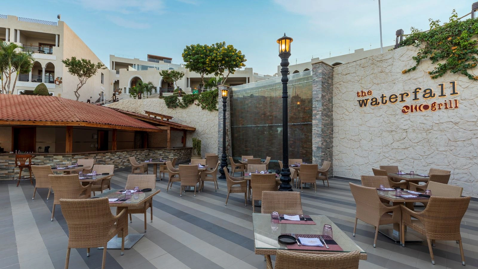 restaurants-waterfall-grill