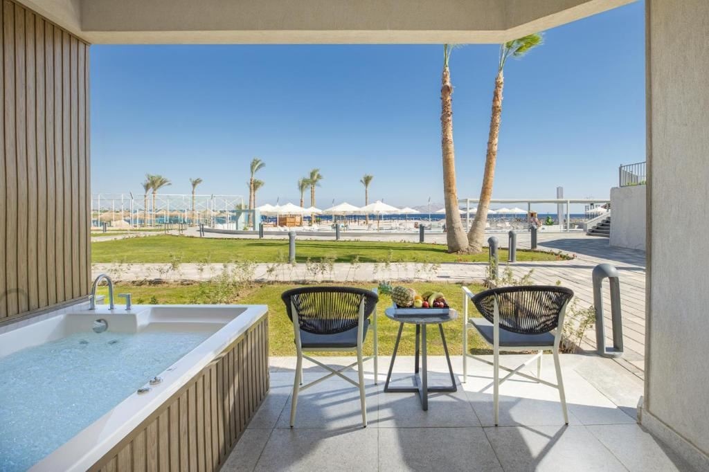 rooms-deluxe-jacuzzi-room-sv