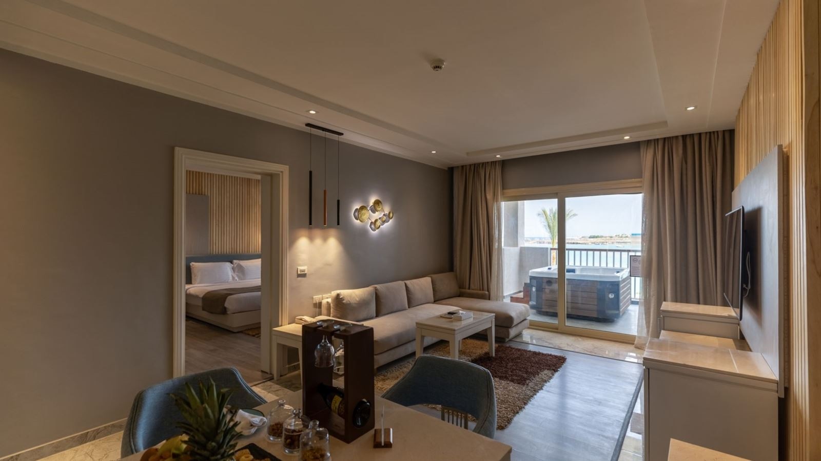 rooms-crystal-jacuzzi-suite-sea-view-posh-club