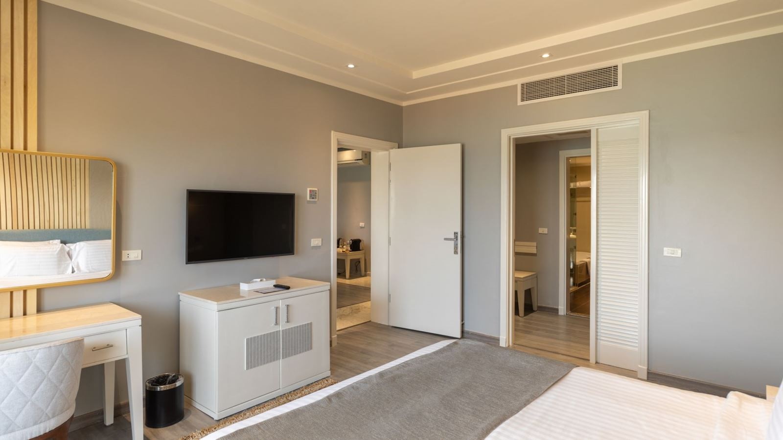 rooms-crystal-jacuzzi-suite-sea-view-posh-club