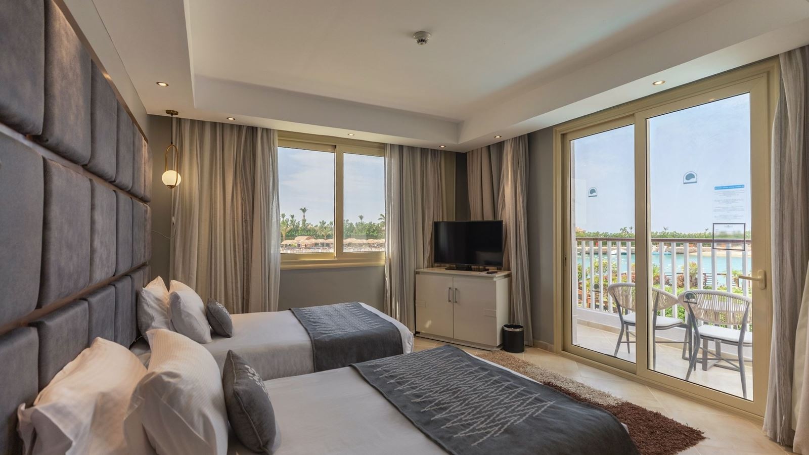 rooms-jacuzzi-suite-sea-view-posh-club