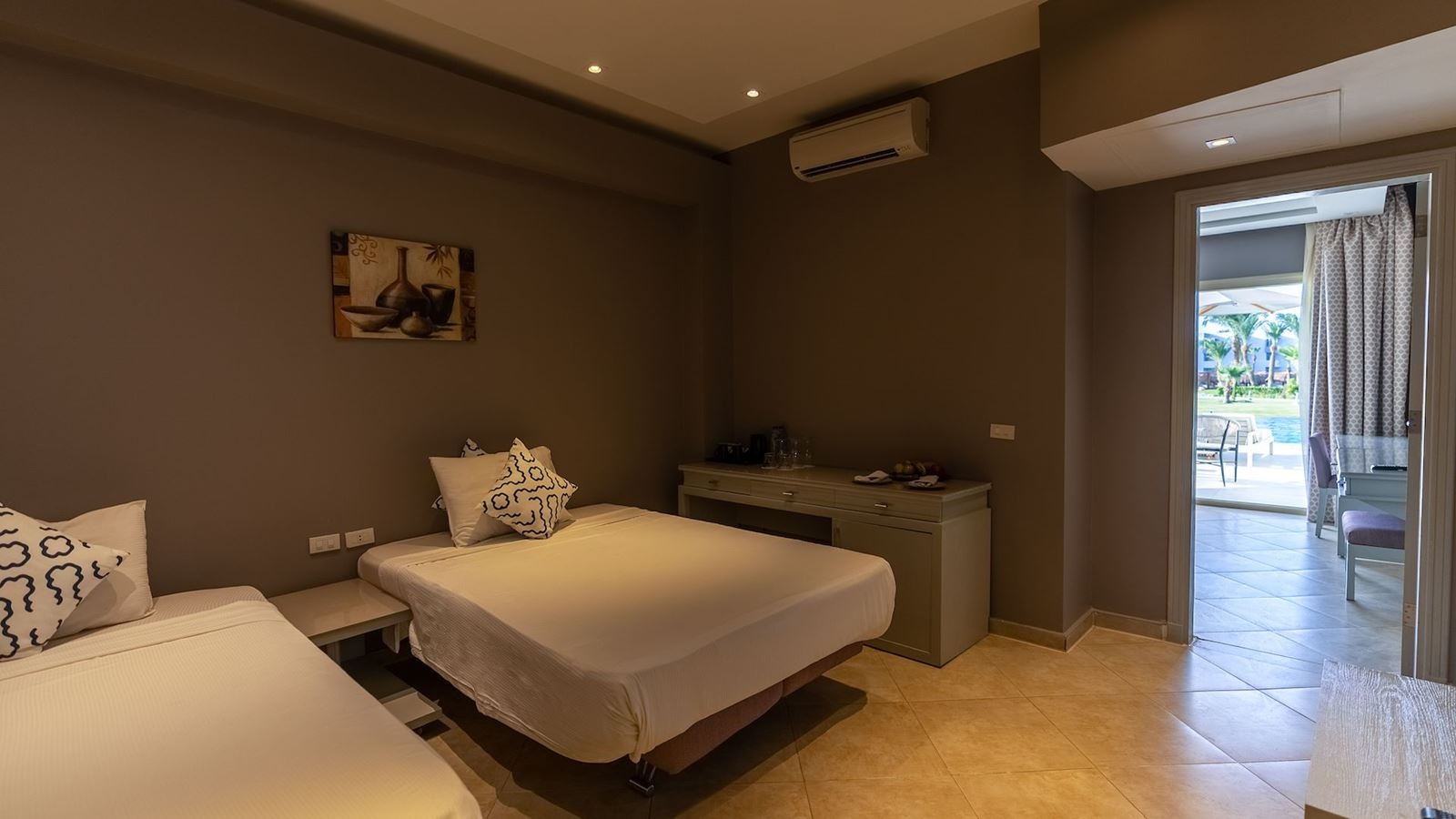 rooms-family-swim-up-suite-posh-club