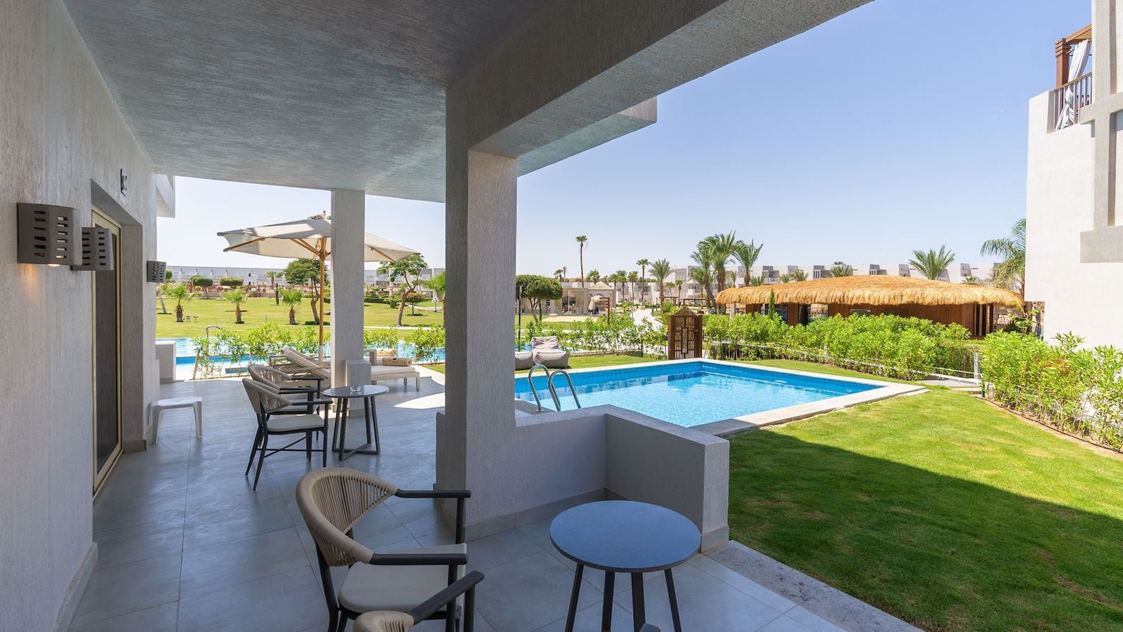 rooms-royal-suite-sea-view-posh-club