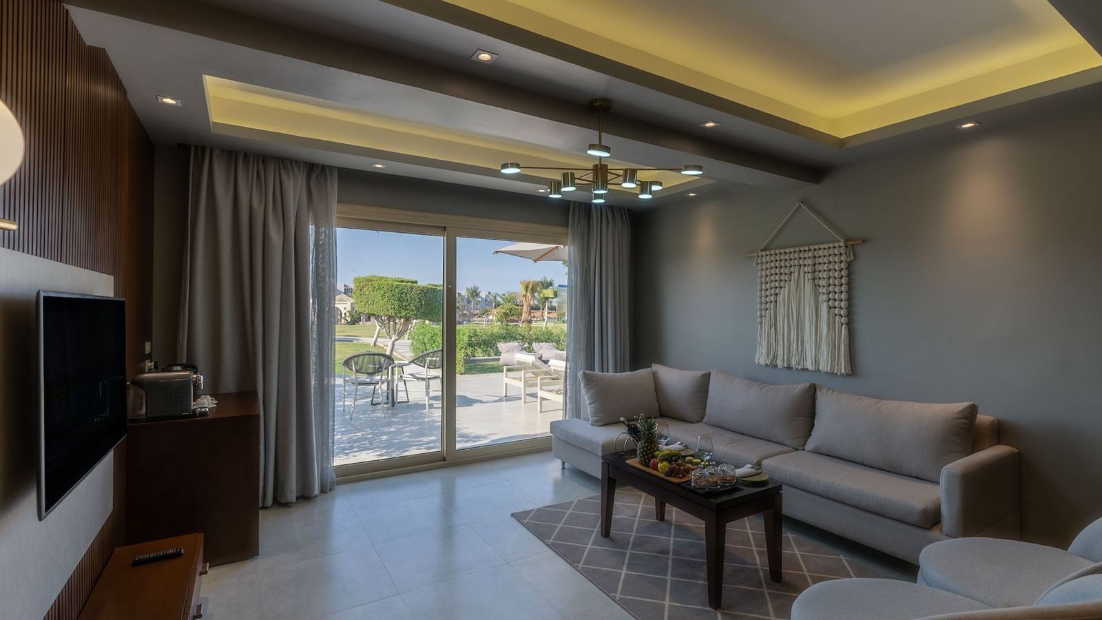 rooms-royal-suite-sea-view-posh-club