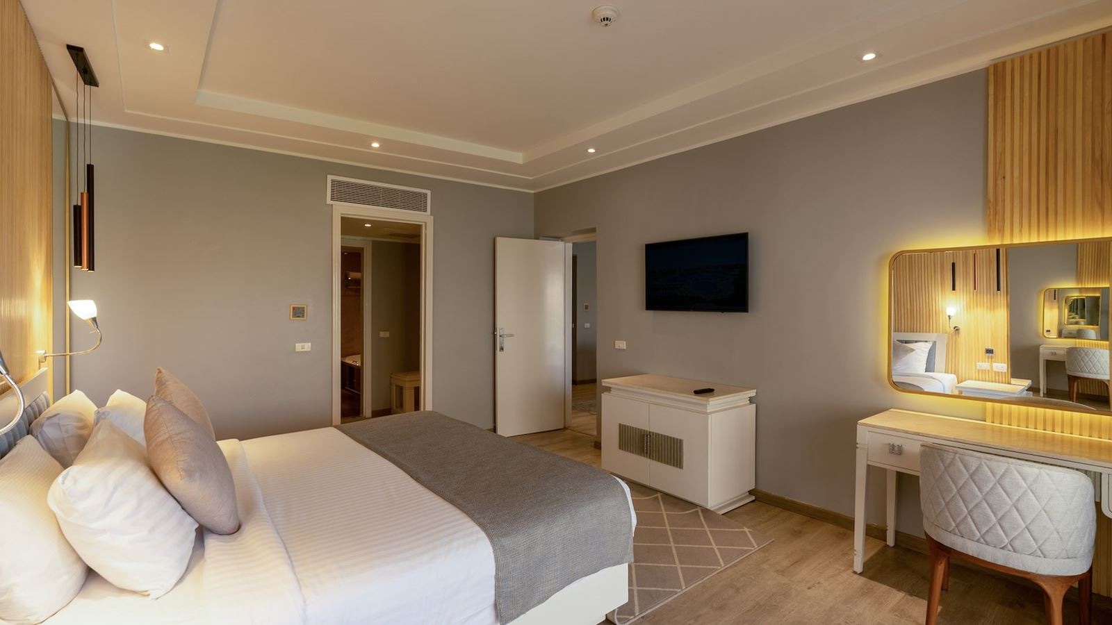 rooms-royal-suite-sea-view-posh-club