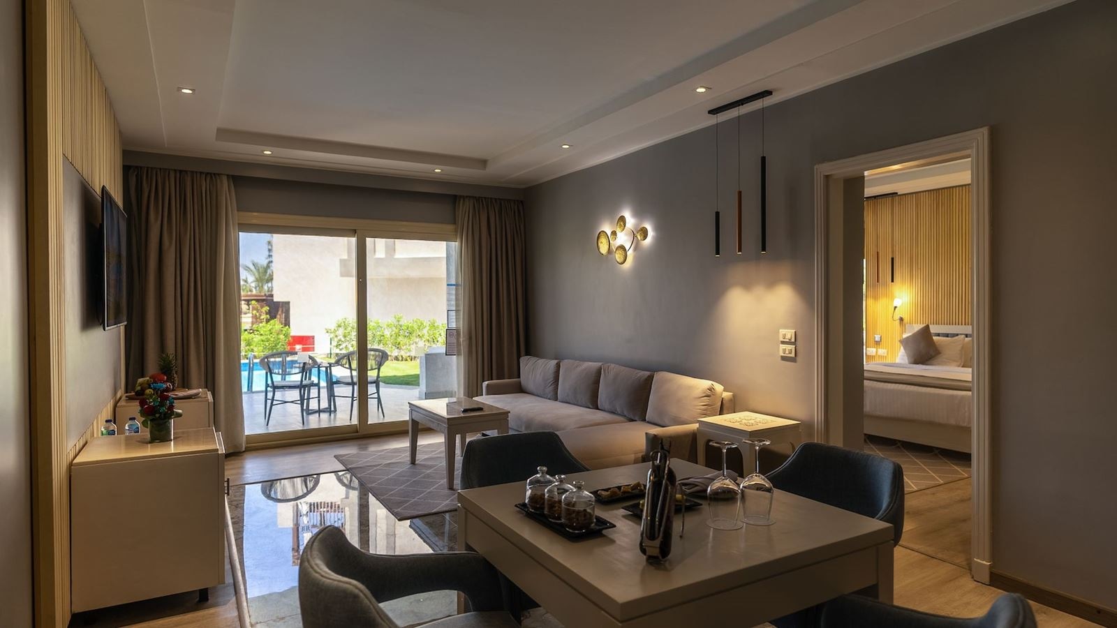 rooms-royal-suite-sea-view-posh-club