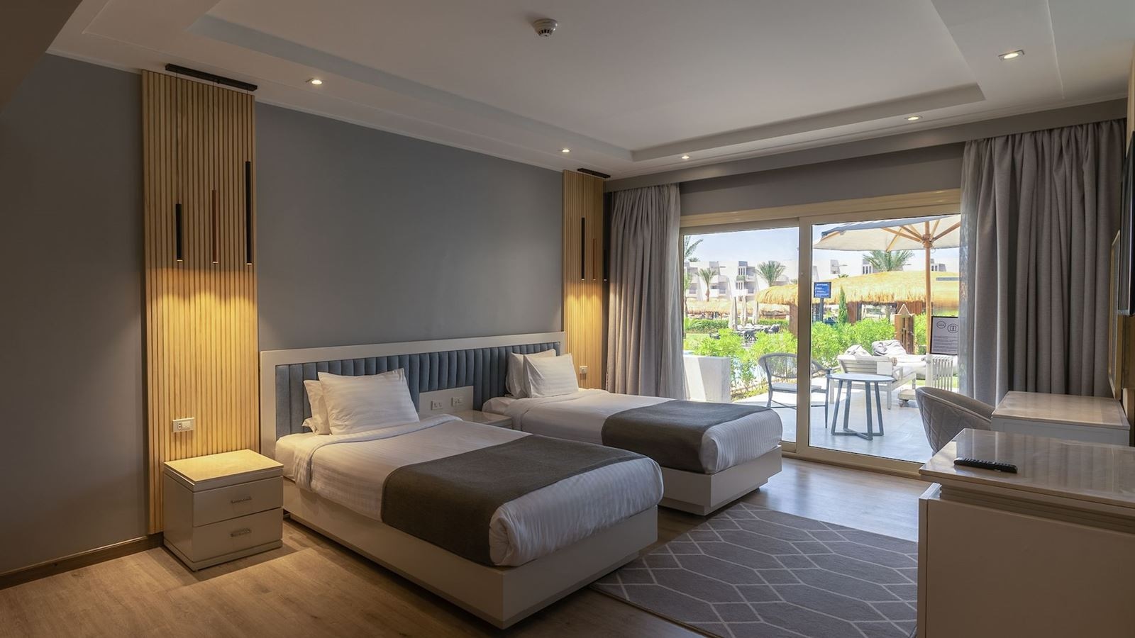 rooms-royal-suite-sea-view-posh-club