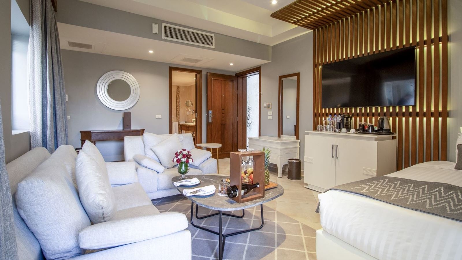 rooms-junior-swim-up-suite-posh-club