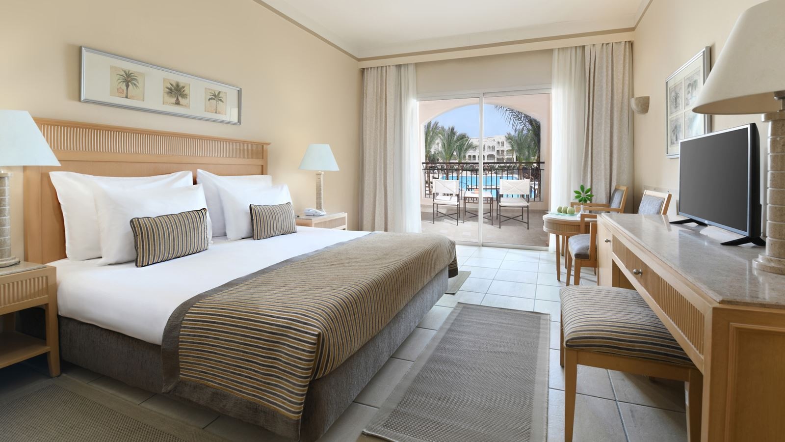 rooms-room-superior-pool-view