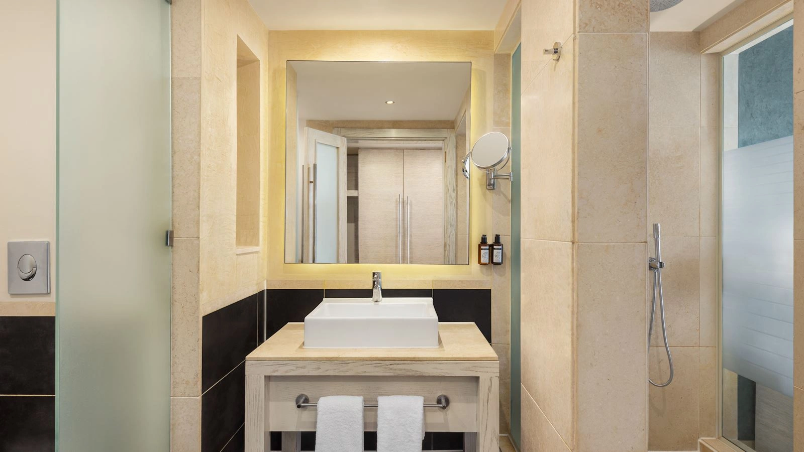 rooms-deluxe-pool-or-lagoon