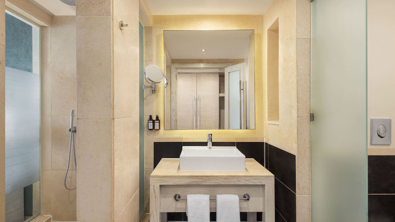 rooms-deluxe-side-sea-view