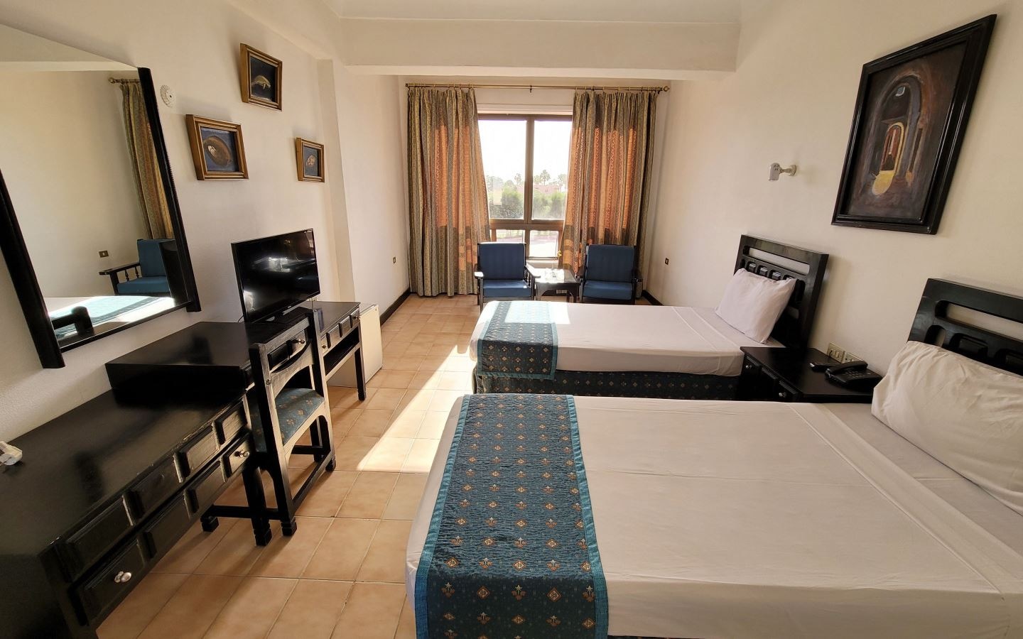 rooms-family-room-garden-view