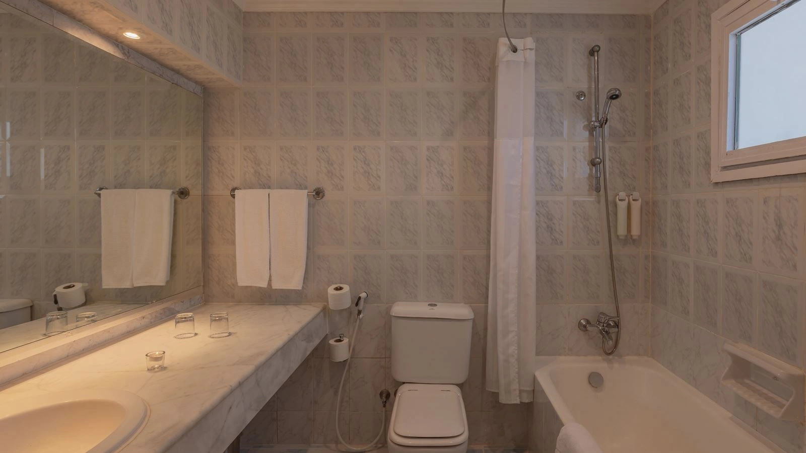 rooms-superior-pool-view