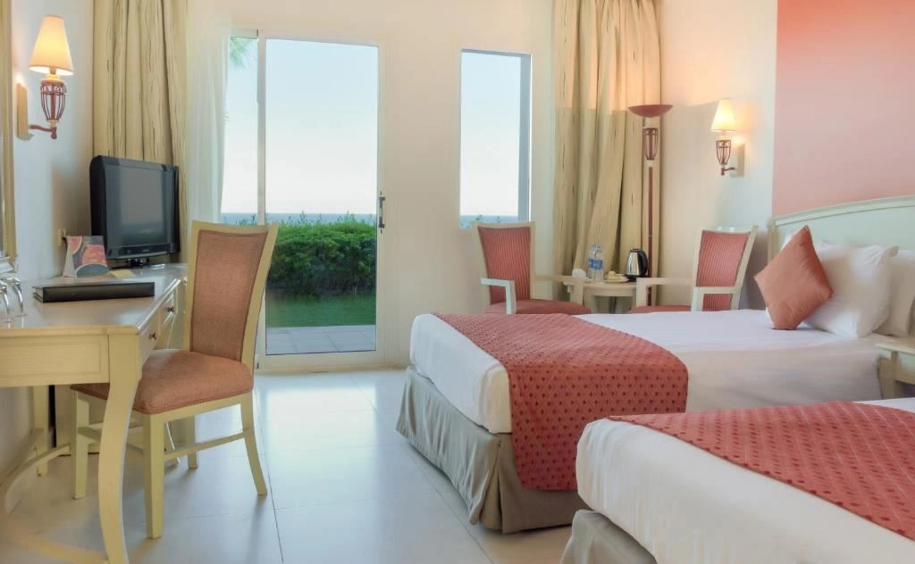 rooms-beach-front-room