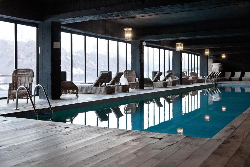pools-indoor-pool