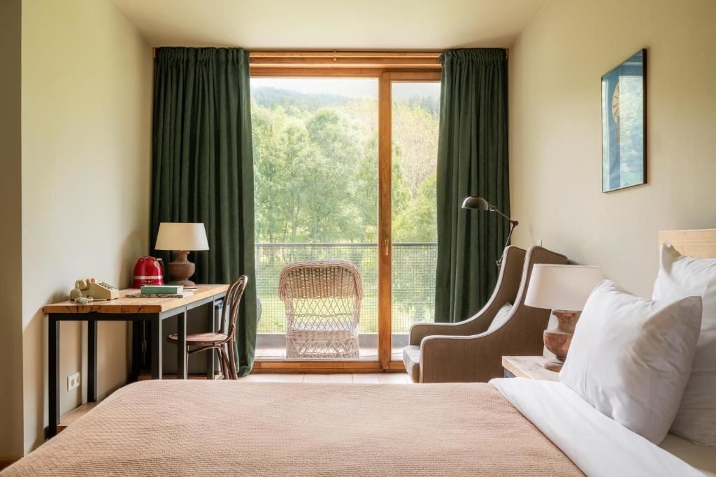 rooms-standard-dbltwin-вид-на-лесвид-на-горы