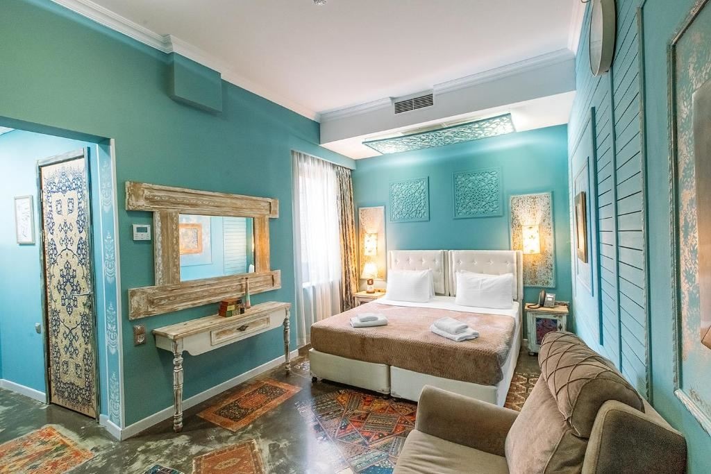 rooms-dbl-vintage-room-with-terrace