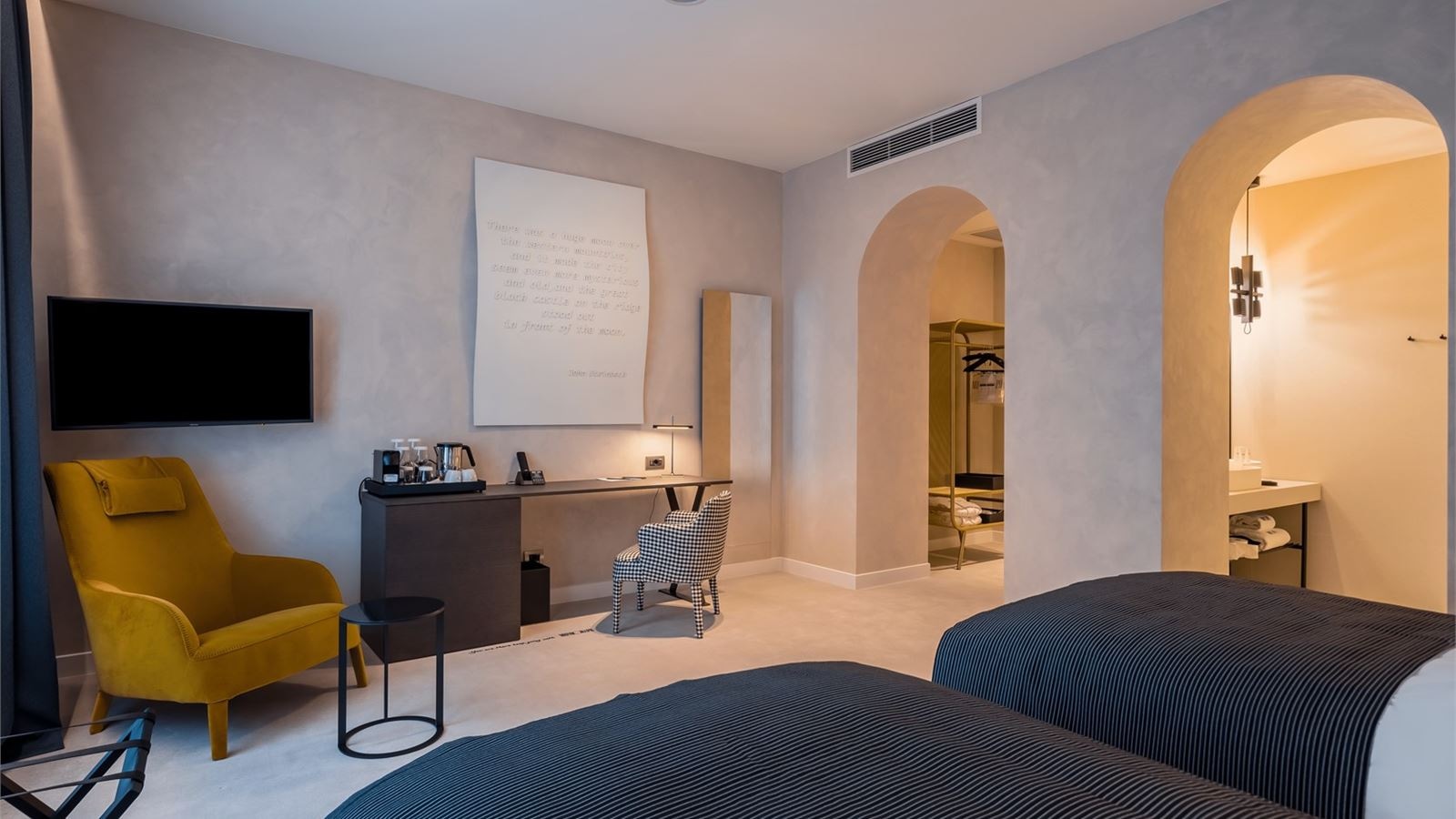 rooms-dbltwin-asocio-room-category-freedom-sq-view