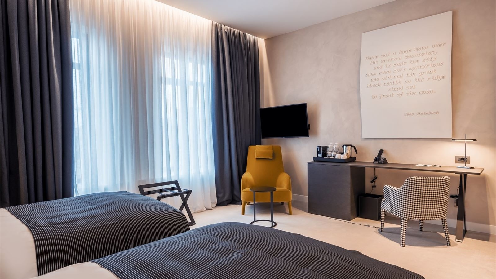 rooms-dbltwin-asocio-room-category-freedom-sq-view