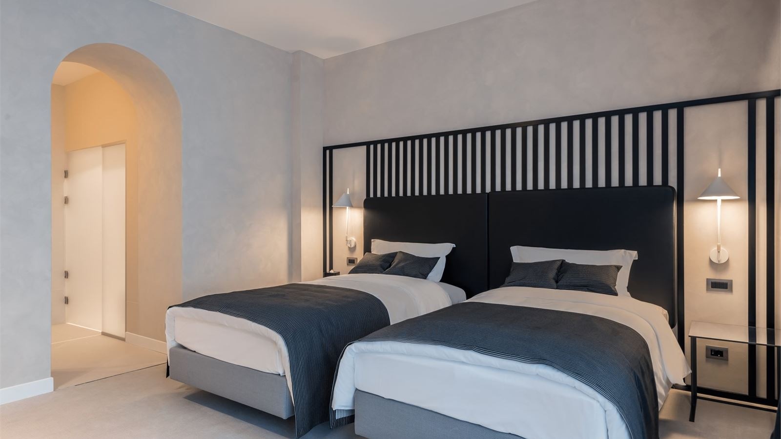 rooms-dbltwin-asocio-room-category-freedom-sq-view