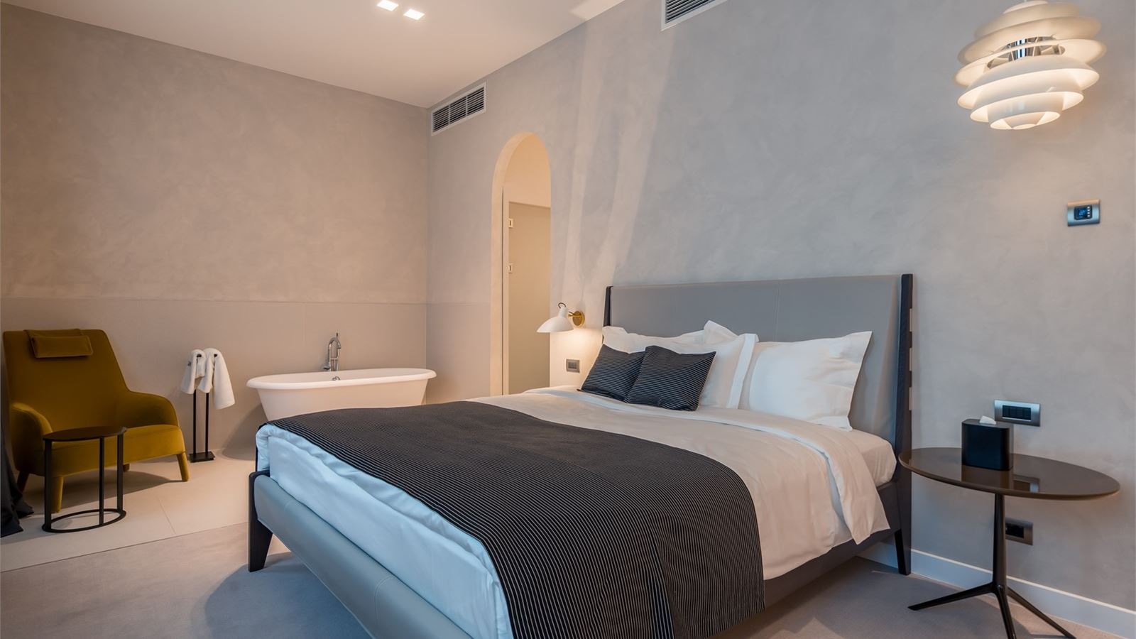 rooms-dbl-monochromefreedom-sq-view