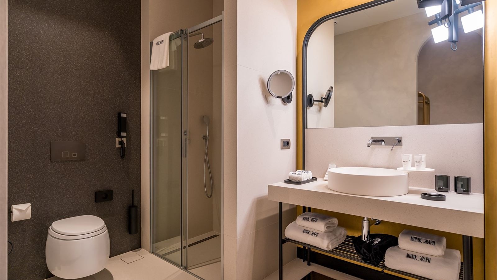 rooms-dbl-monument-freedom-sq-view