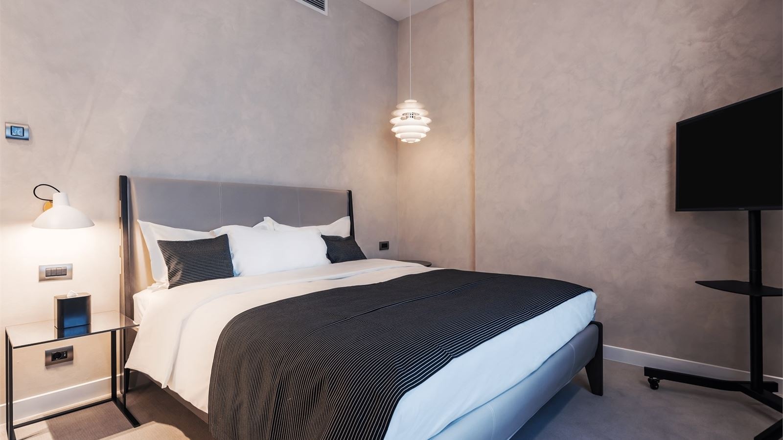 rooms-dbl-monument-freedom-sq-view