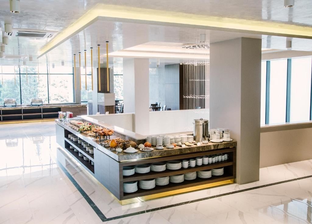 restaurants-restaurant