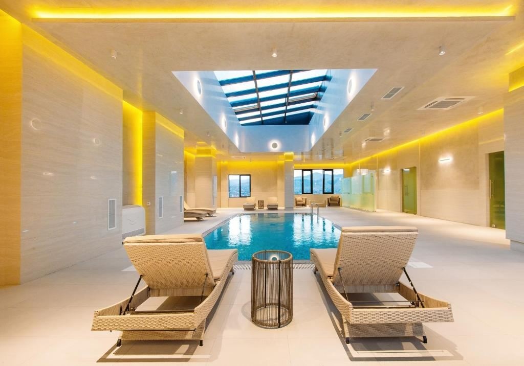 pools-indoor-pool
