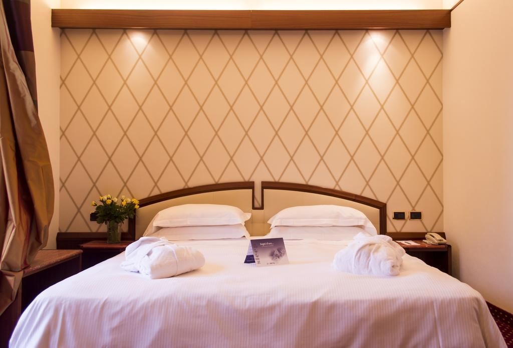 rooms-classic-room-with-balcony-single-use