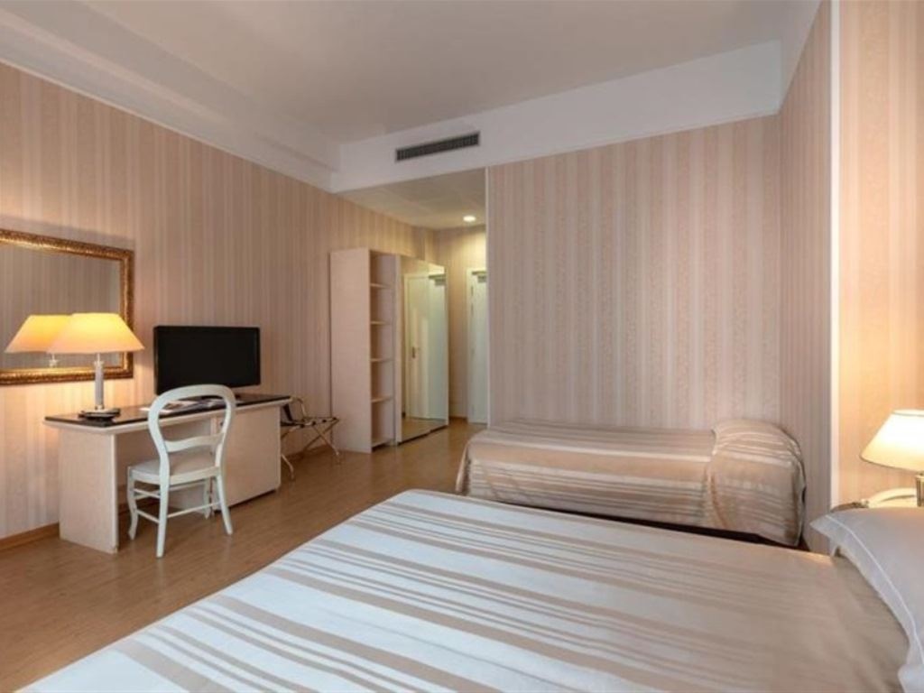 rooms-executive-room