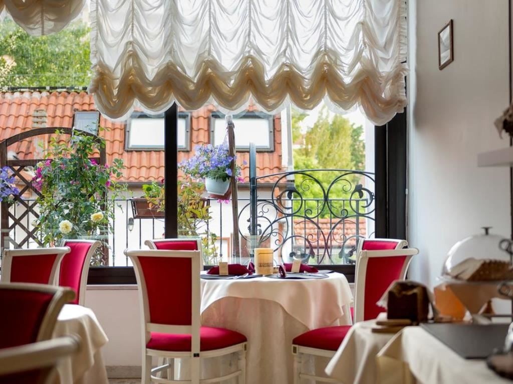 restaurants-breakfast-room